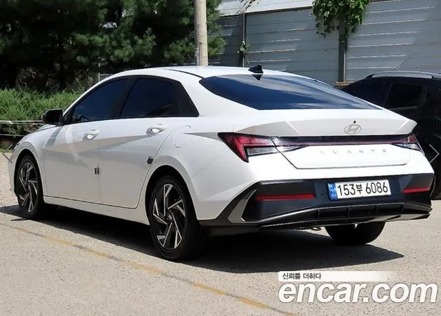 Hyundai Avante CN7 — Фото автомобиля 3