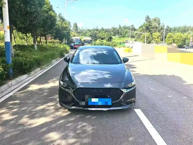 Mazda Axela — Фото автомобиля 2