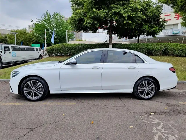 Mercedes-Benz E-Class — Фото автомобиля 3