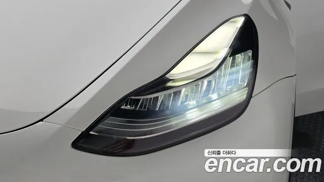 Tesla Model Y — Фото автомобиля 21