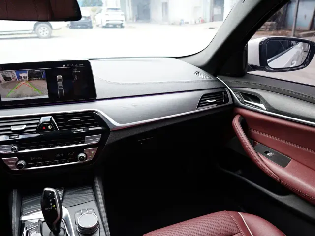 BMW 5 Series — Фото автомобиля 13