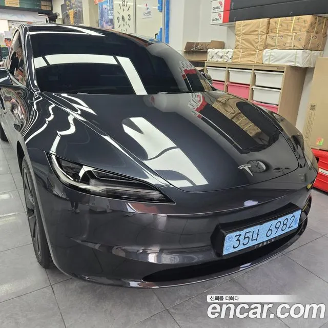Tesla Model 3 — Фото автомобиля 10