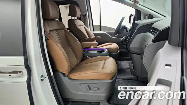 Hyundai Staria Staria 4WD Lounge 7 мест — Фото автомобиля 11