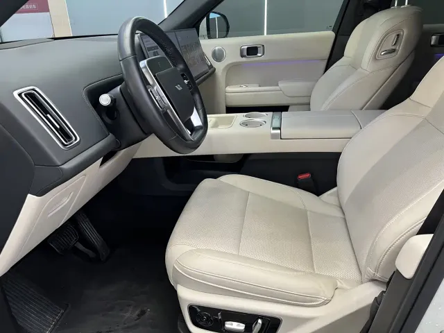 Li Auto L7 — Фото автомобиля 4