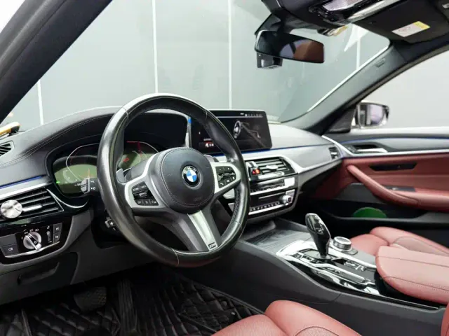 BMW 5 Series — Фото автомобиля 11