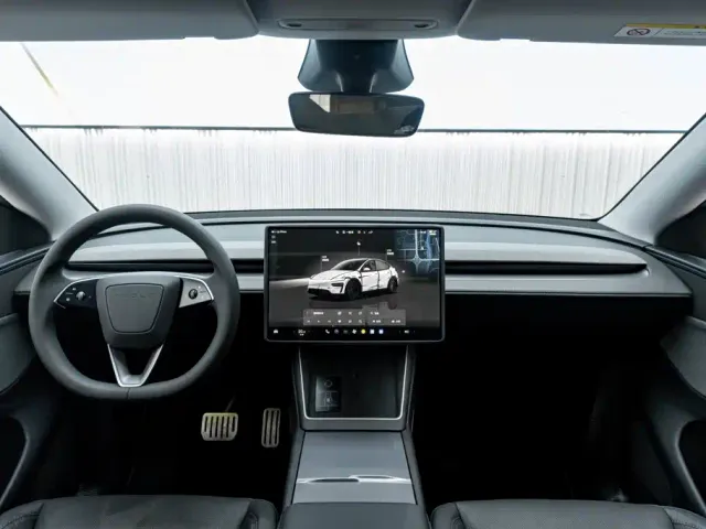 Tesla Model Y — Фото автомобиля 16