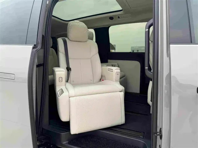 Li Auto MEGA — Фото автомобиля 18
