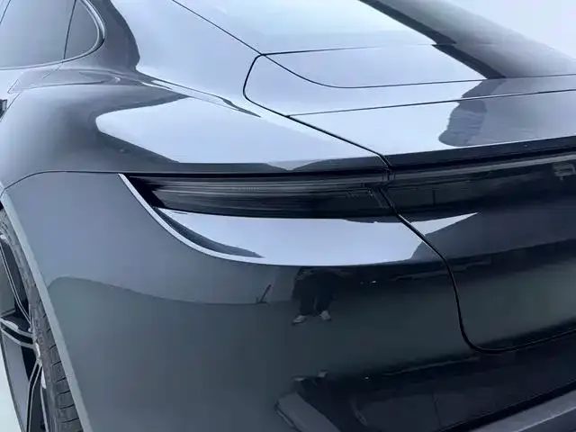Porsche Taycan — Фото автомобиля 9
