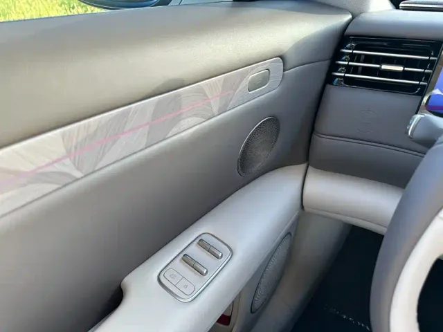 IM Motors LS6 — Фото автомобиля 21