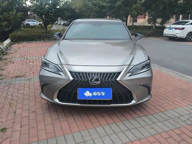 Lexus ES — Фото автомобиля 2