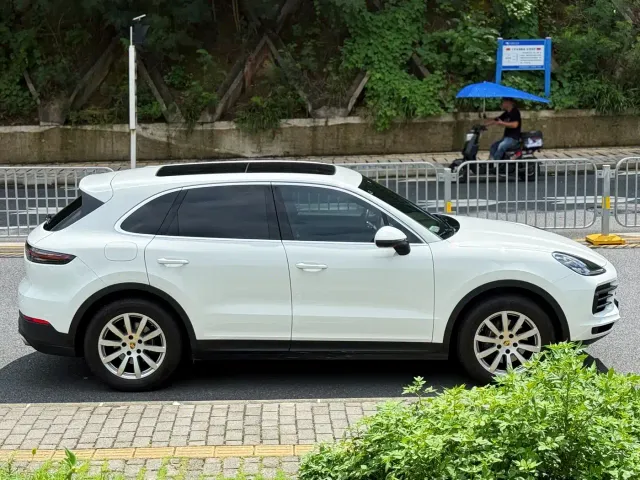 Porsche Cayenne — Фото автомобиля 4