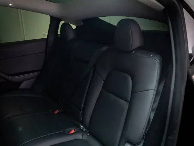 Tesla Model Y — Фото автомобиля 16