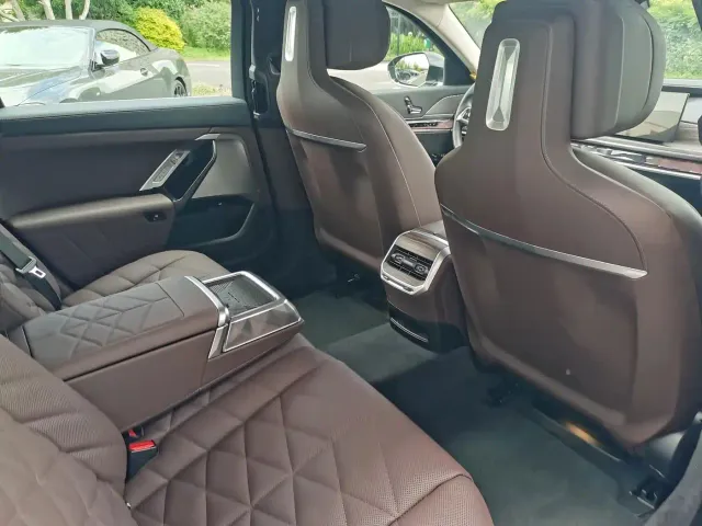 BMW BMW i7 2023 eDrive50L Leading Luxury Package — Фото автомобиля 17