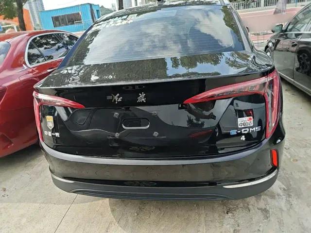 Hongqi E-QM5 — Фото автомобиля 5