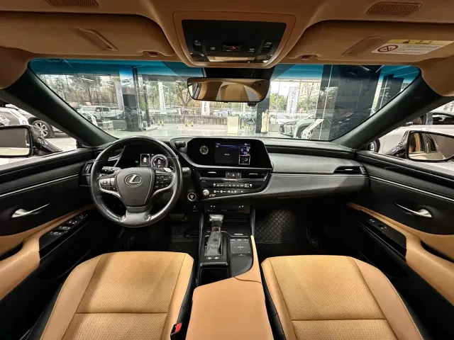 Lexus ES — Фото автомобиля 12