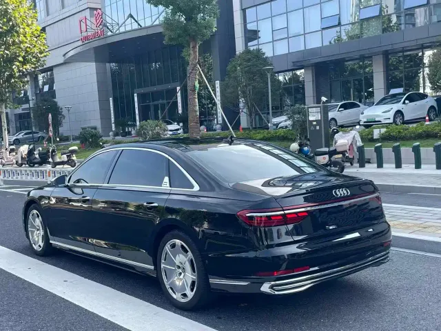 Audi A8 — Фото автомобиля 5
