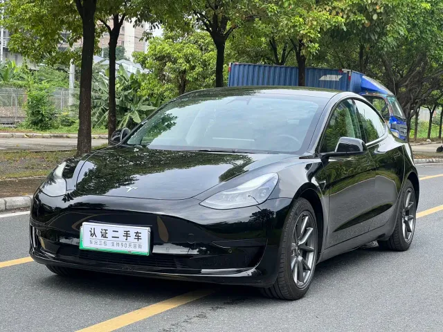 Фотография автомобиля — Tesla Model 3