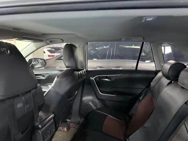 Toyota RAV4 — Фото автомобиля 14