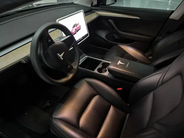 Tesla Model 3 — Фото автомобиля 9