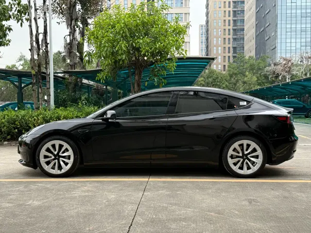 Tesla Model 3 — Фото автомобиля 14