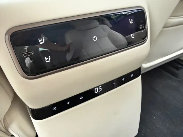 Li Auto i8 — Фото автомобиля 11