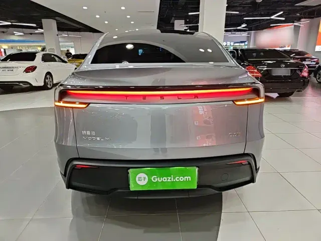 Tesla Model Y — Фото автомобиля 5