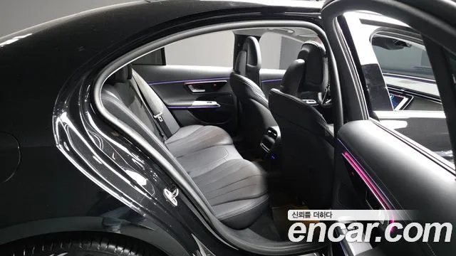 Mercedes-Benz E-Class — Фото автомобиля 11
