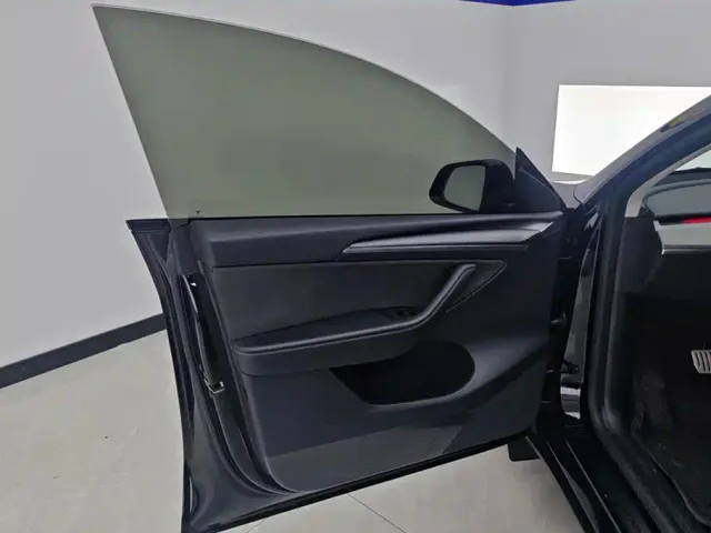 Tesla Model Y — Фото автомобиля 7