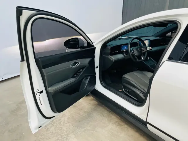 BYD Qin L 2025 EV 470KM Leading Edition — Фото автомобиля 17