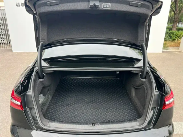 Audi A6L — Фото автомобиля 12