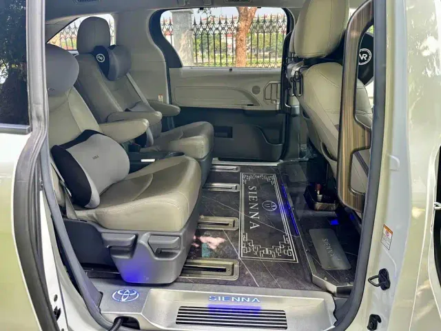Toyota Sienna — Фото автомобиля 8