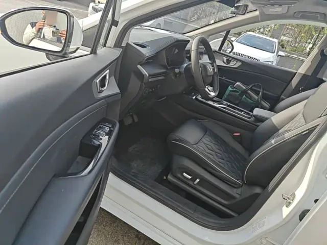 Wuling Jiachen — Фото автомобиля 15