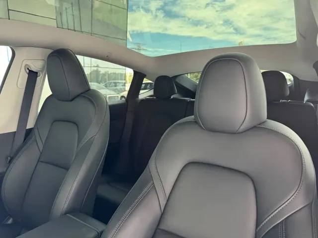 Tesla Model Y — Фото автомобиля 7