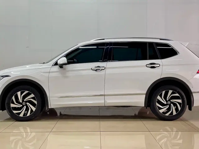 Volkswagen Tiguan L — Фото автомобиля 5