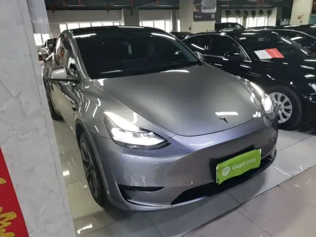 Tesla Model Y — Фото автомобиля 3