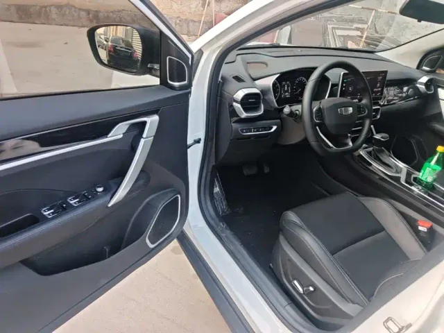 Geely Binyue — Фото автомобиля 15