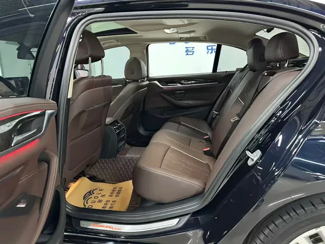 BMW 5 Series — Фото автомобиля 6