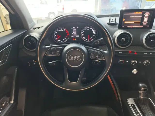 Audi Q2L — Фото автомобиля 10