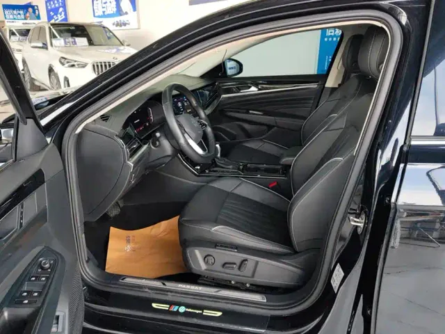 Volkswagen Passat — Фото автомобиля 9