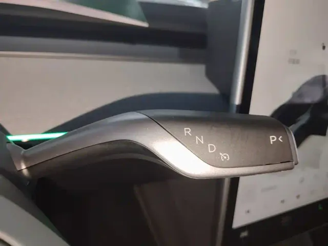 Tesla Model Y — Фото автомобиля 13