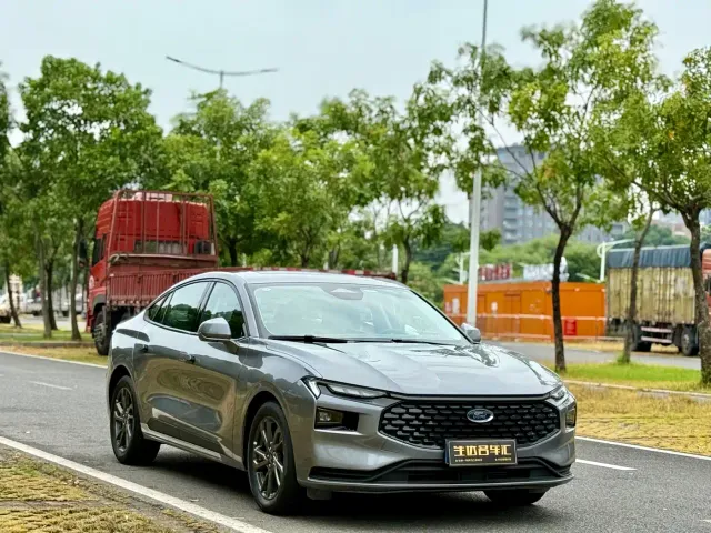 Ford Mondeo — Фото автомобиля 3