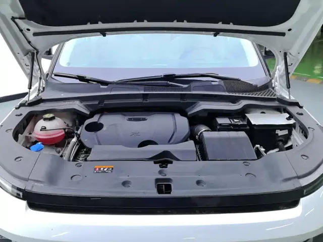 Geely ICON — Фото автомобиля 10