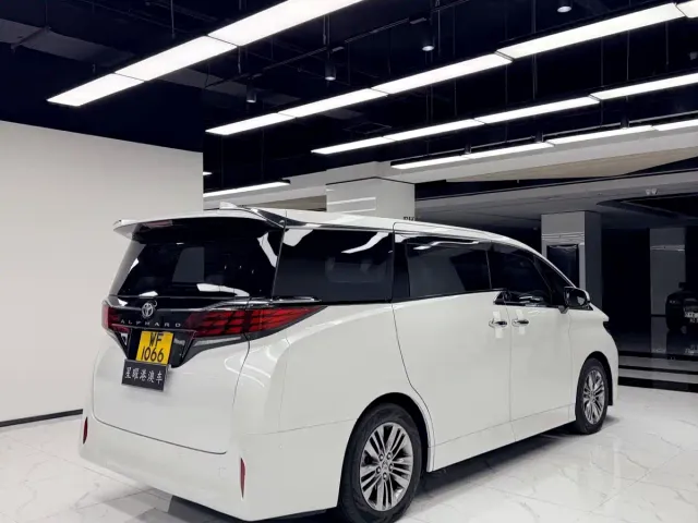 Toyota Alphard — Фото автомобиля 7