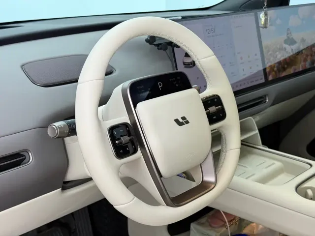 Li Auto Li Auto i6 2025 4WD Base Model — Фото автомобиля 13