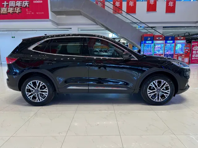 Ford Escape — Фото автомобиля 10