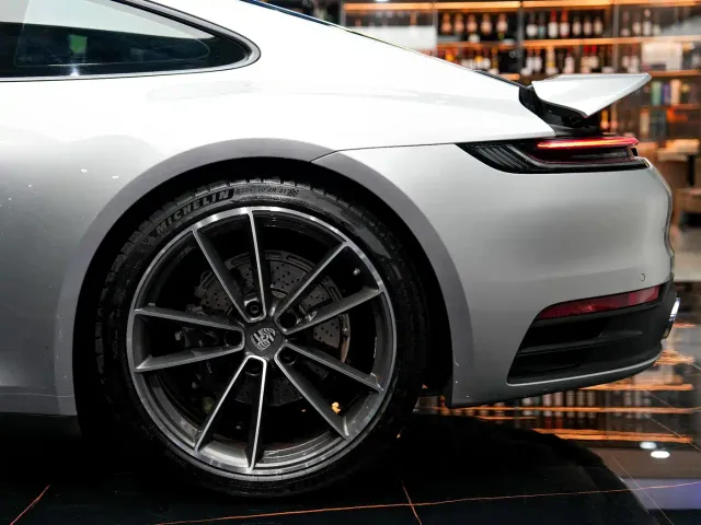 Porsche 911 — Фото автомобиля 12