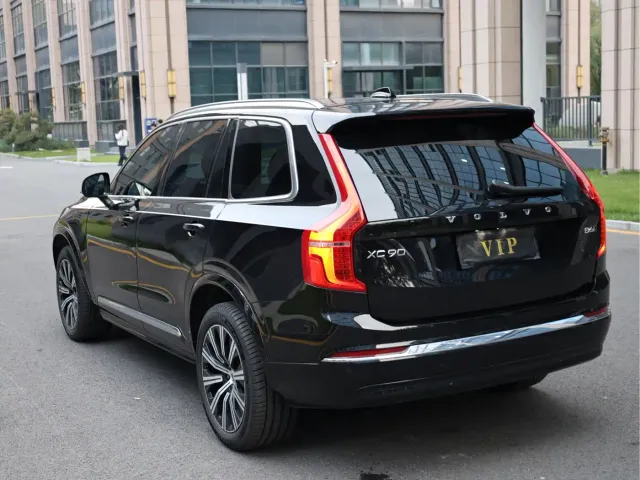 Volvo XC90 — Фото автомобиля 4