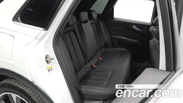 Audi Q4 e-tron — Фото автомобиля 10