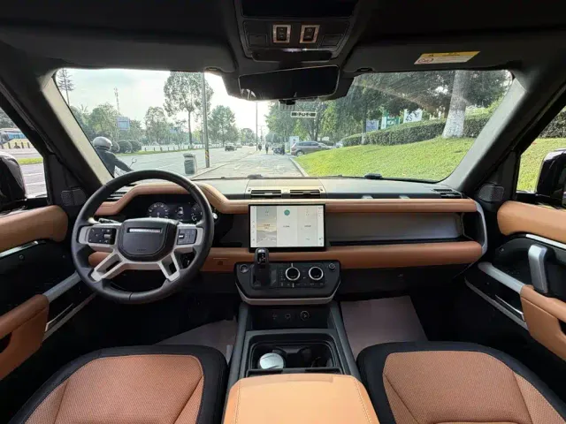 Land Rover Defender — Фото автомобиля 12
