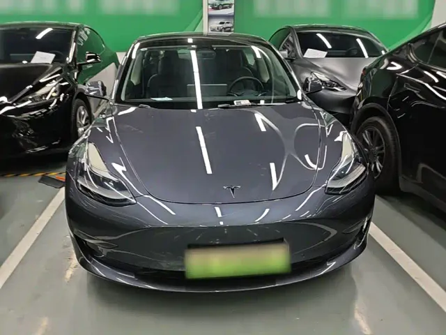 Tesla Model 3 — Фото автомобиля 2